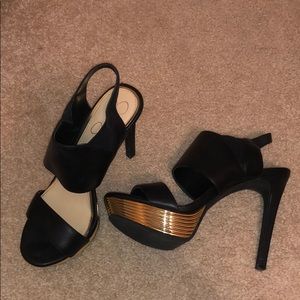 Jessica Simpson Gold & Black Stiletto